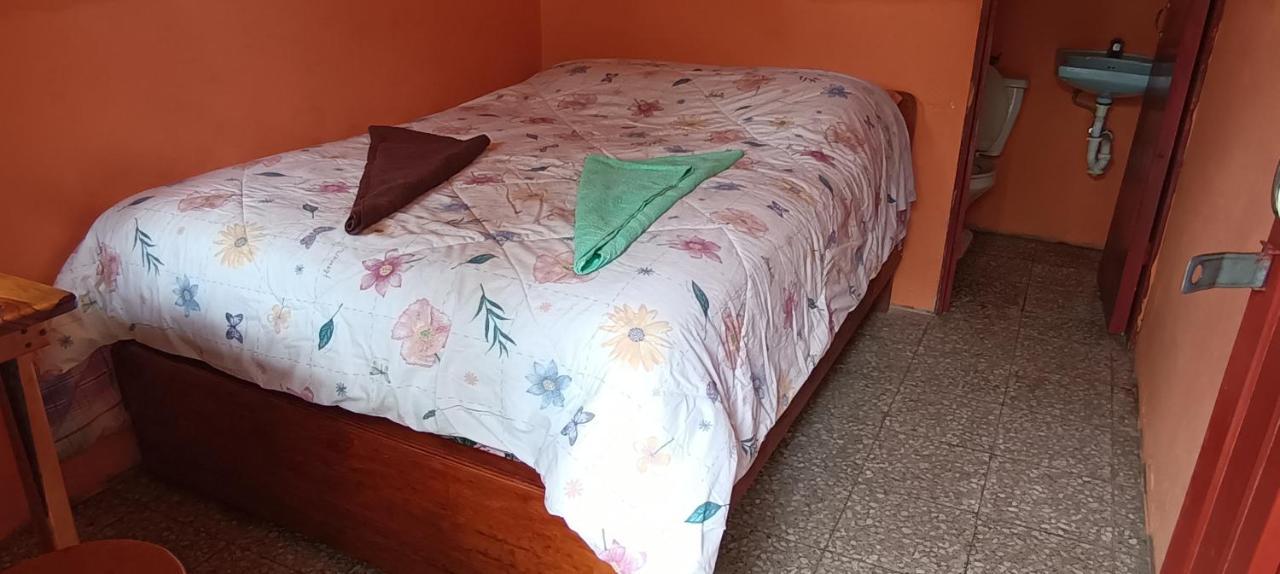 Hospedaje Santo Domingo Panajachel Bagian luar foto