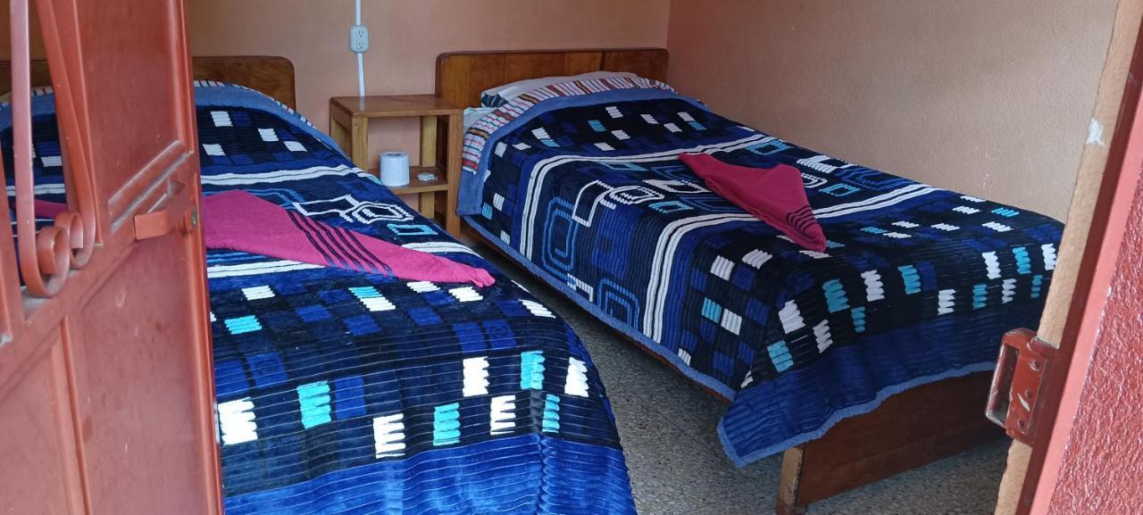 Hospedaje Santo Domingo Panajachel Bagian luar foto