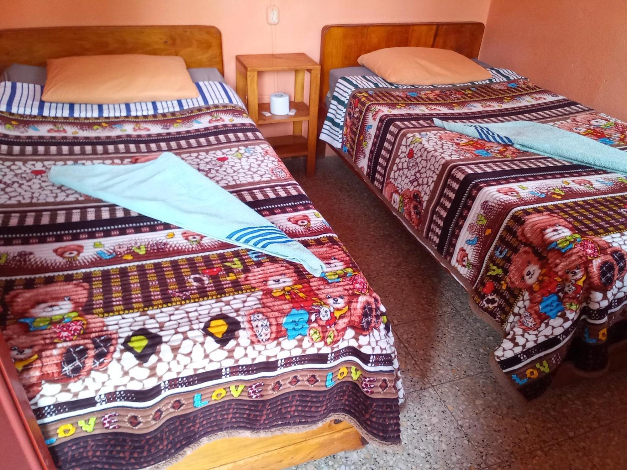 Hospedaje Santo Domingo Panajachel Bagian luar foto