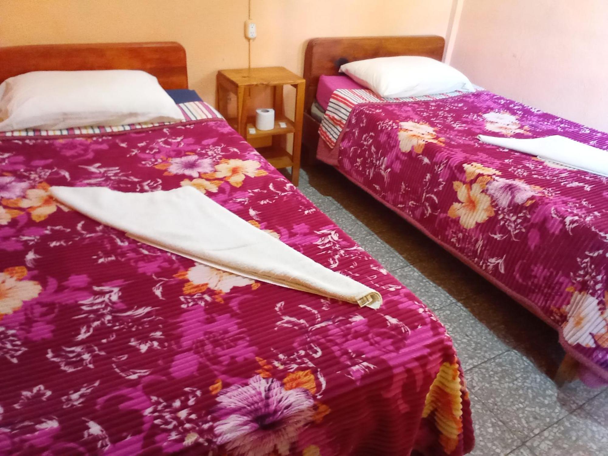 Hospedaje Santo Domingo Panajachel Bagian luar foto