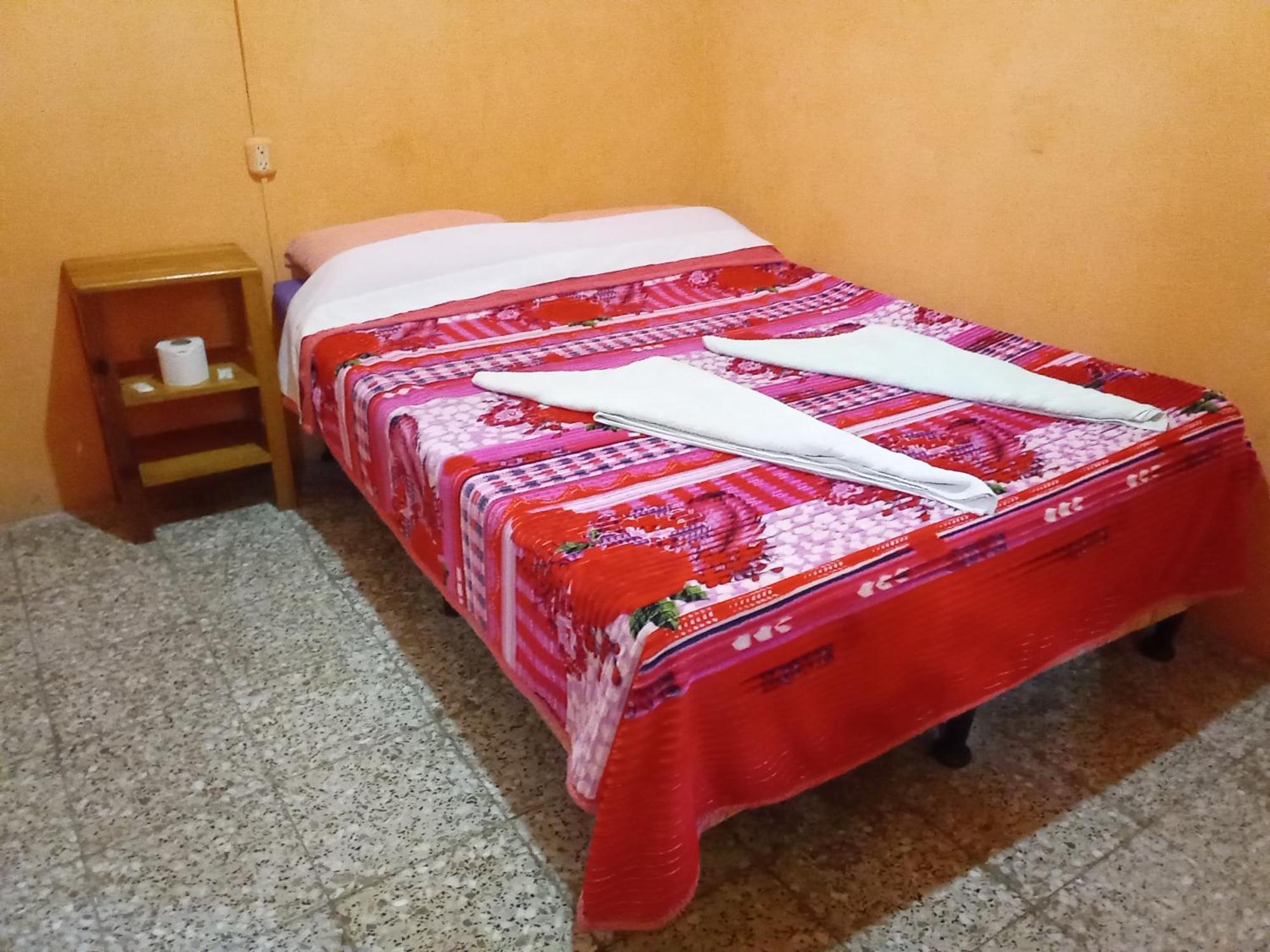 Hospedaje Santo Domingo Panajachel Bagian luar foto