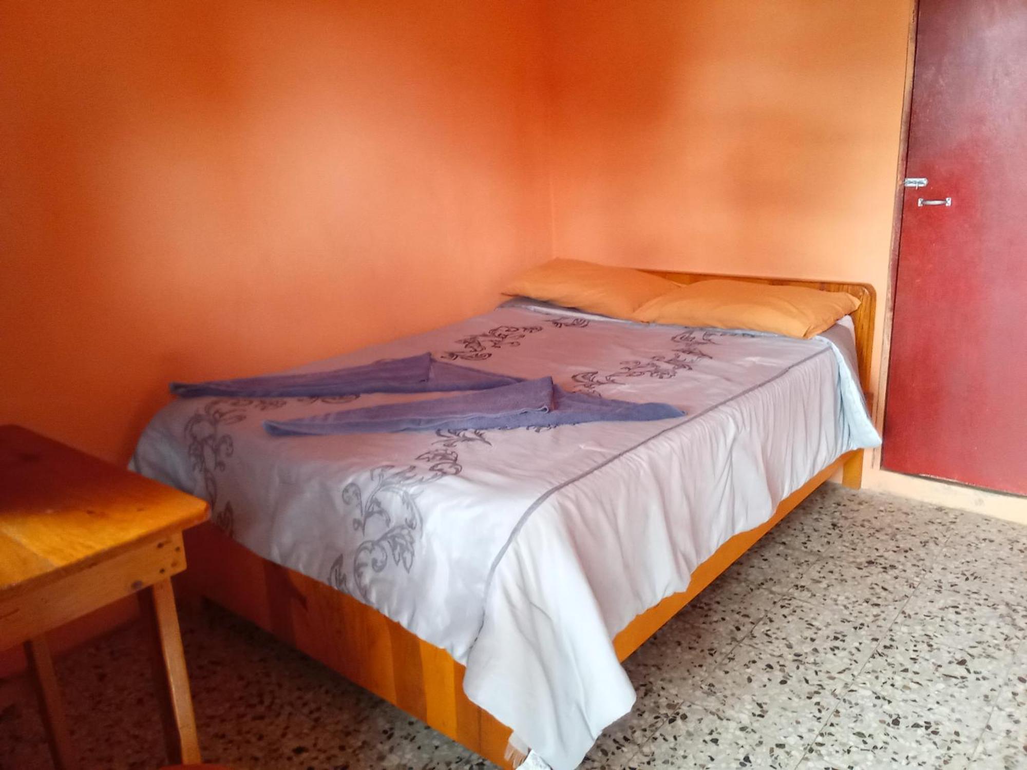 Hospedaje Santo Domingo Panajachel Bagian luar foto