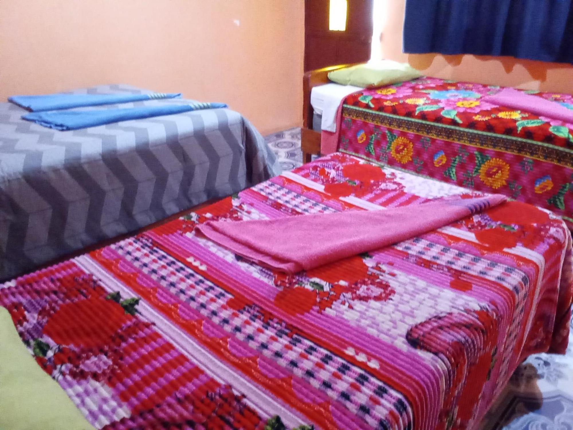 Hospedaje Santo Domingo Panajachel Bagian luar foto