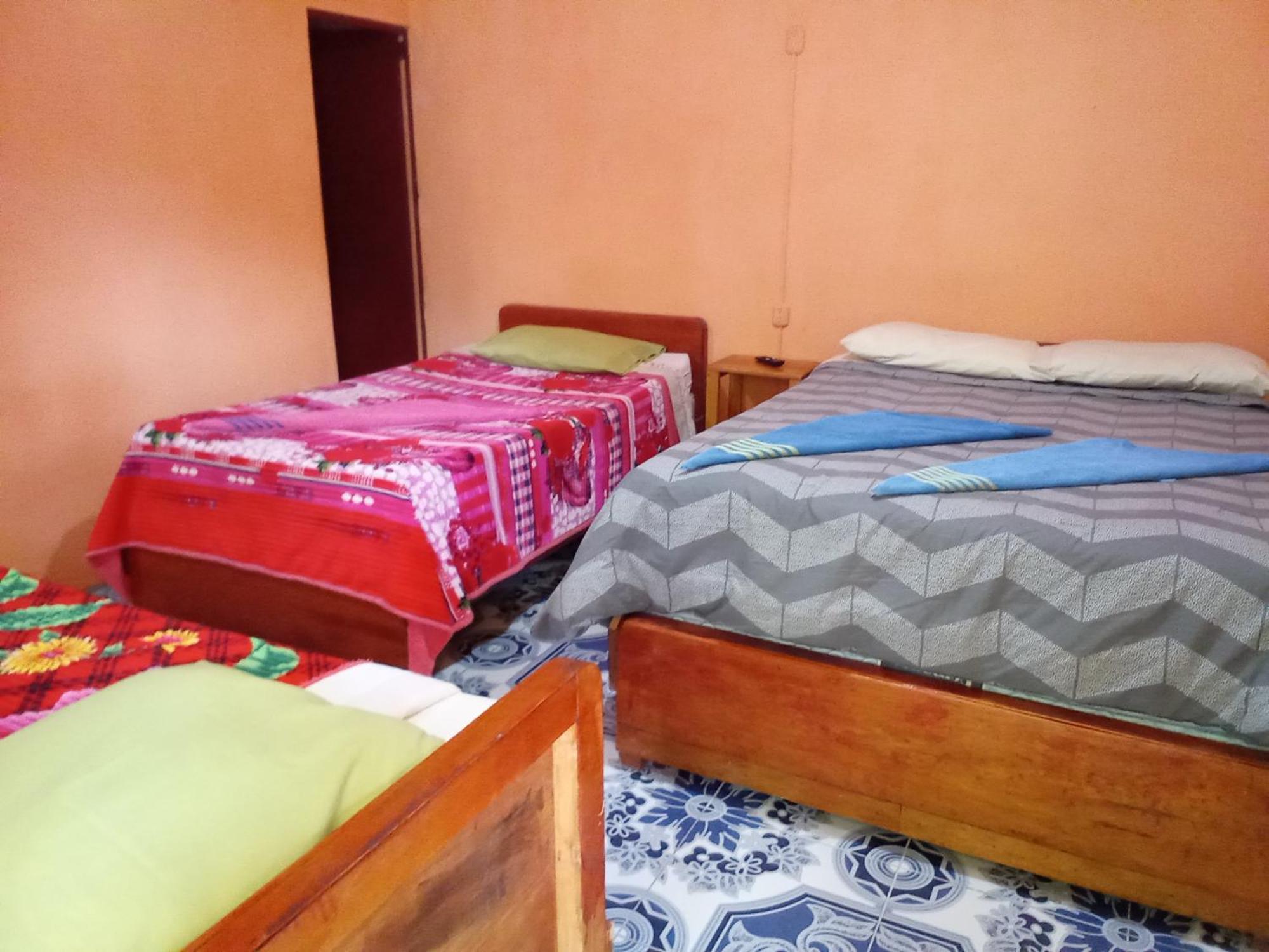 Hospedaje Santo Domingo Panajachel Bagian luar foto
