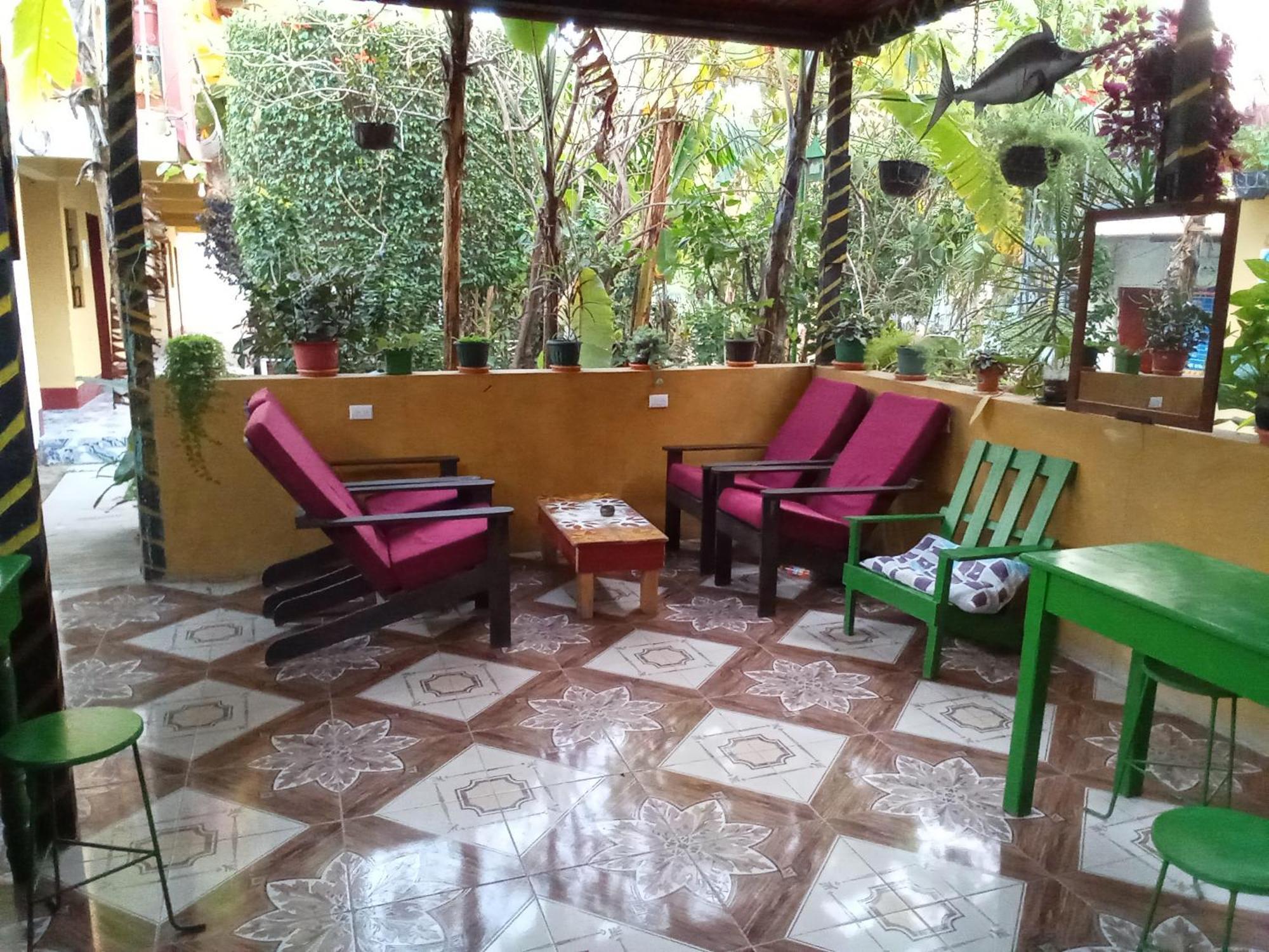 Hospedaje Santo Domingo Panajachel Bagian luar foto