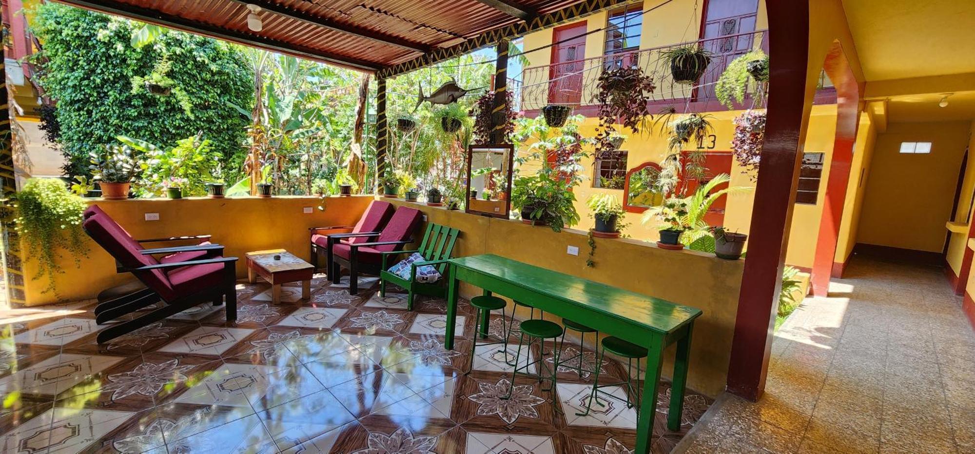 Hospedaje Santo Domingo Panajachel Bagian luar foto