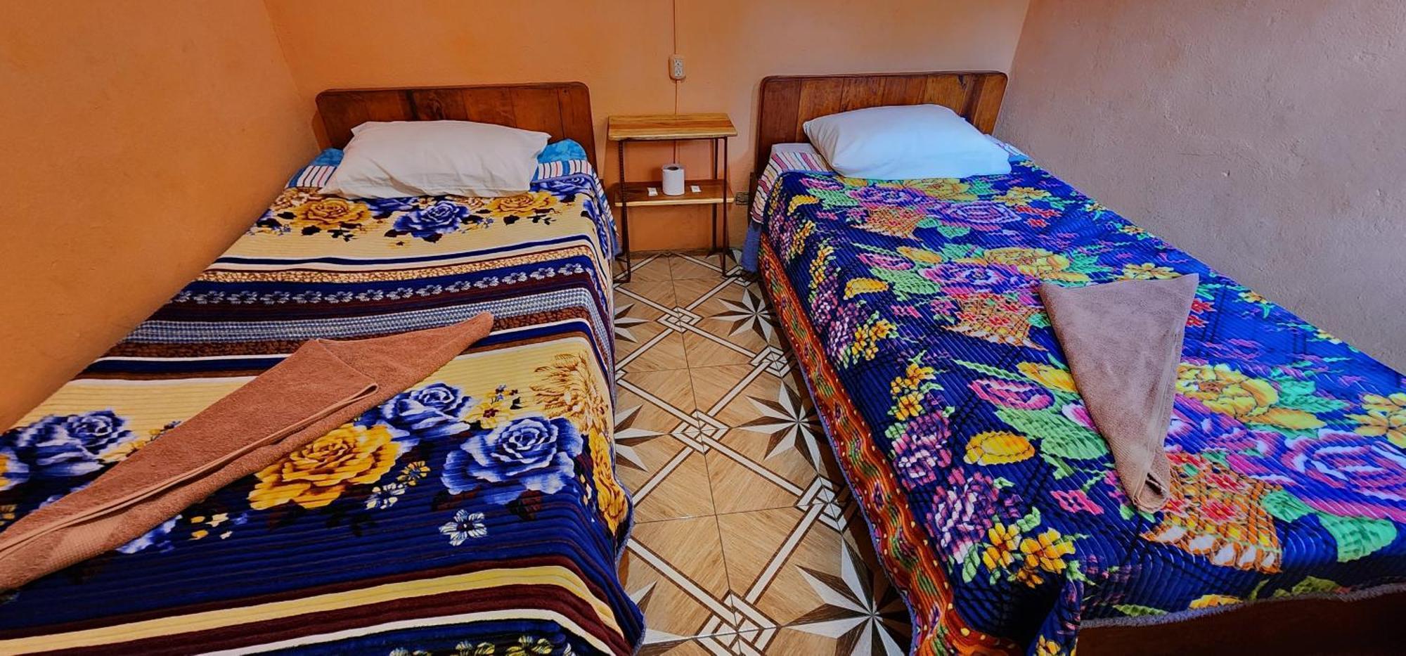 Hospedaje Santo Domingo Panajachel Bagian luar foto