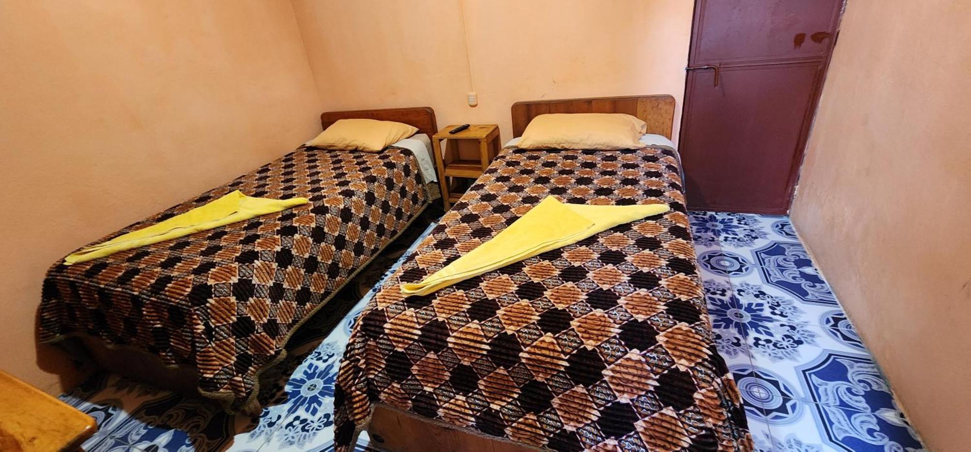 Hospedaje Santo Domingo Panajachel Bagian luar foto