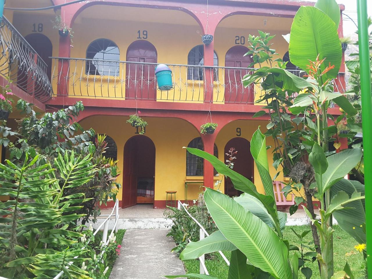 Hospedaje Santo Domingo Panajachel Bagian luar foto