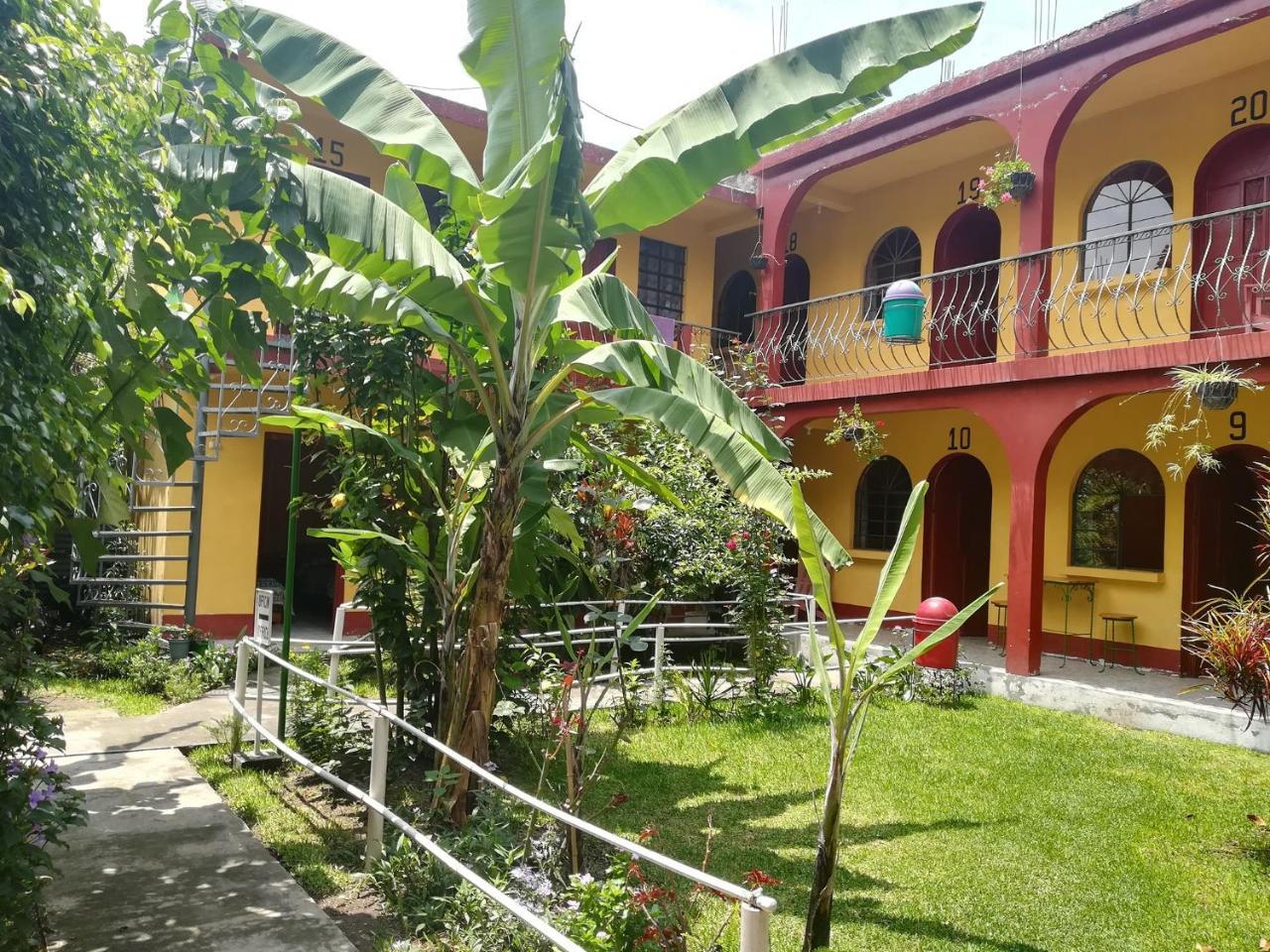Hospedaje Santo Domingo Panajachel Bagian luar foto